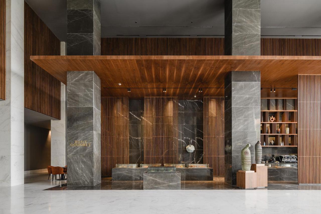 Dusit Thani Lakeview Hotel Cairo