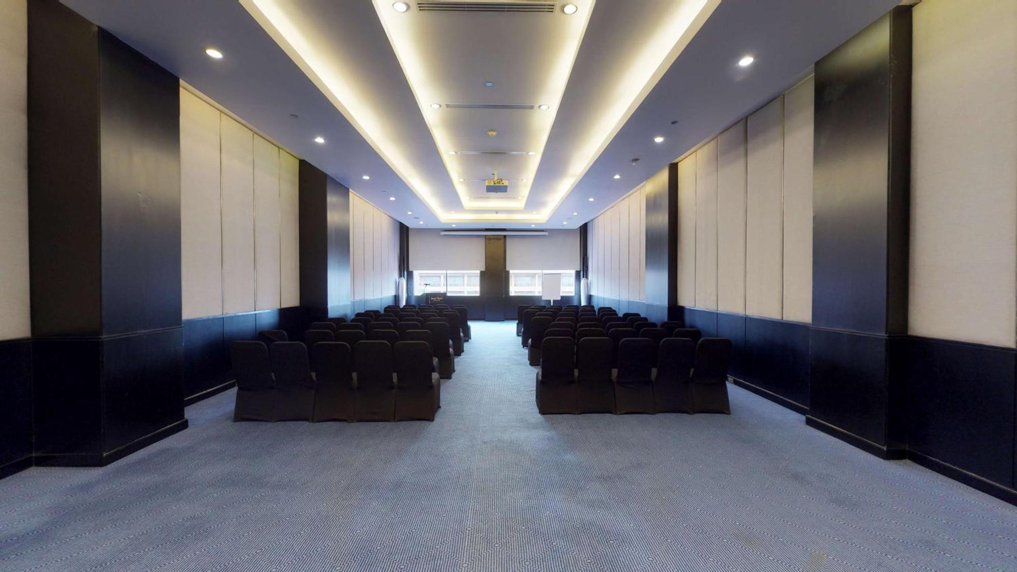 Hotel Dusit Thani Lakeview 5*